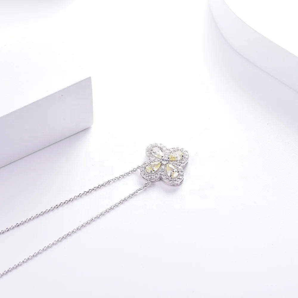 Snowflake Diamond Necklace Clover flower Pendant Fashion Accessories Pendant Simple Clavicle Chain Necklace Kirin Jewelry