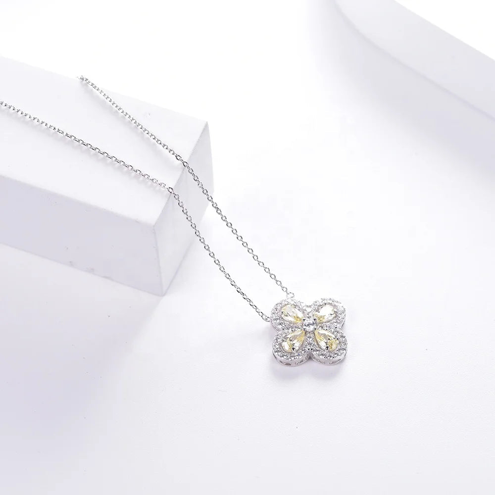 Snowflake Diamond Necklace Clover flower Pendant Fashion Accessories Pendant Simple Clavicle Chain Necklace Kirin Jewelry